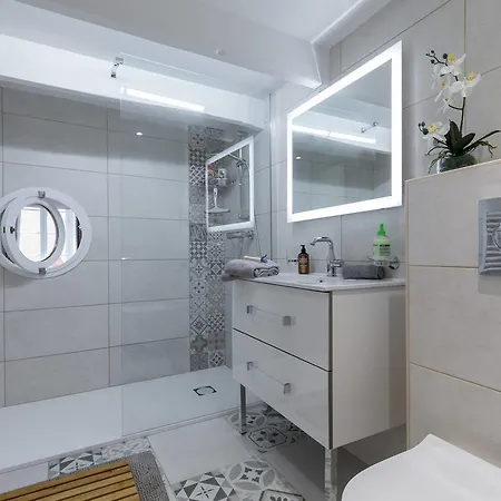 Apartment Barillerie - Loft Moderne, Face Mer, Vieux-nice.